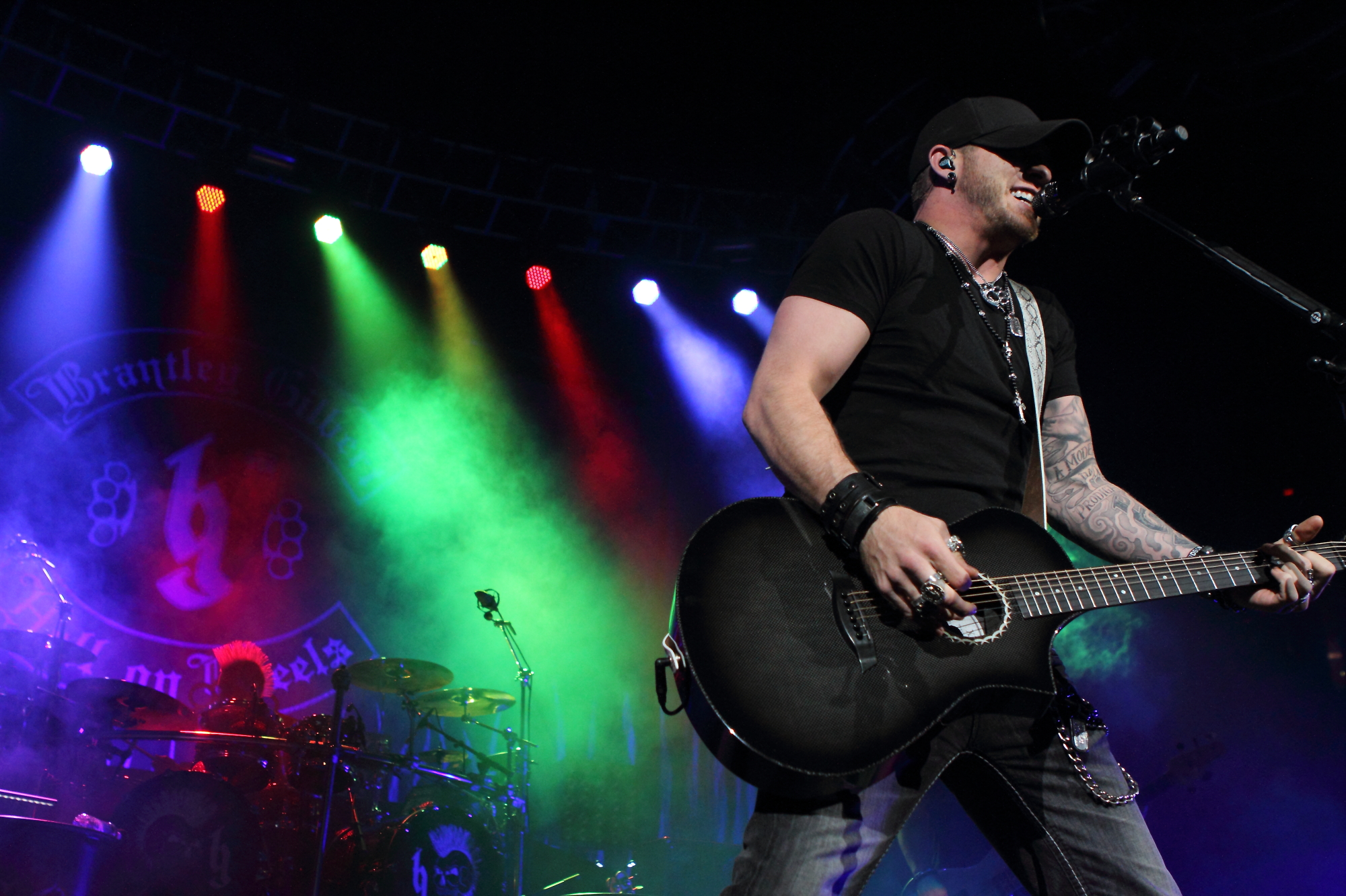 Brantley Gilbert Wraps Up His Hell On Wheels Tour With Record Breaking ...