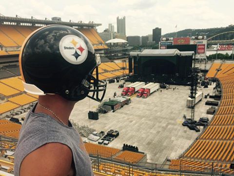 [Image: Kenny-Chesney-Pitsburgh-Steelers-Country...s.net_.jpg]