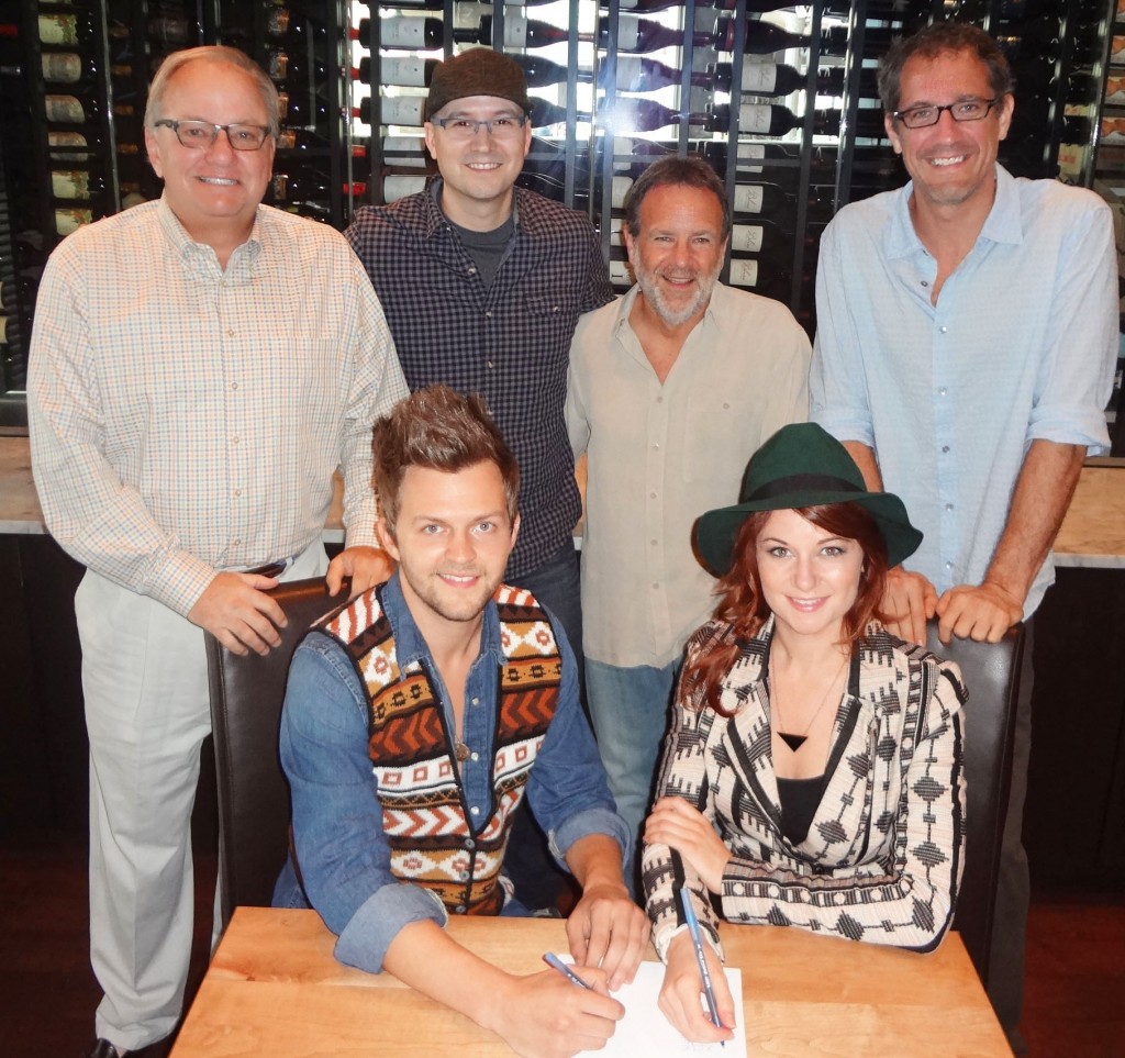 Native Run Show Dog Universal Signing - CountryMusicRocks.net