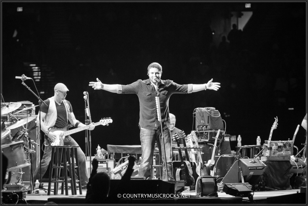 Chris Young Cowboy Rides Away Tour - CountryMusicRocks.net