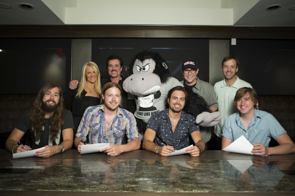 Pictured (L-R): Front Row – A Thousand Horses’ Graham DeLoach, Michael Hobby, Bill Satcher and Zach Brown; Back Row – Big Machine Label Group SVP A&R Allison Jones, Big Machine Label Group President & CEO Scott Borchetta, Republic Nashville Ape, Big Machine Label Group EVP & Republic Nashville President Jimmy Harnen and Republic Nashville VP of Promotion Matthew Hargis   Photo Credit: Seth Hellman for Republic Nashville