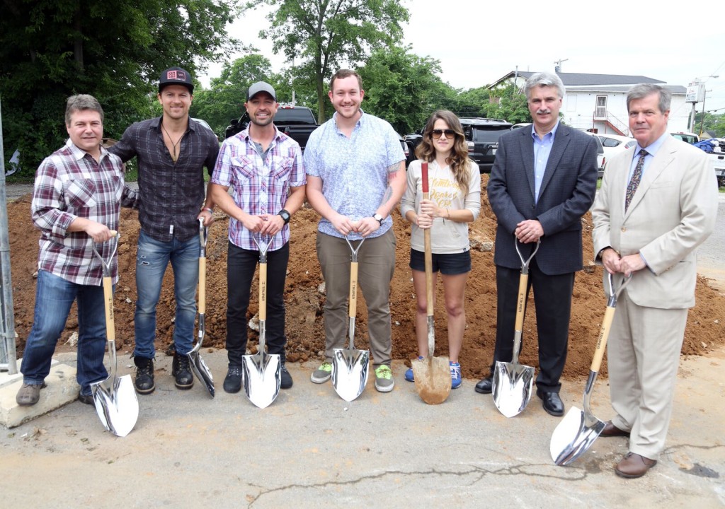 L to R: Tom Becci, SVP/COO, Universal Music Group Nashville; Kip Moore; CMT's Cody Alan; Will Anderson of Salemtown Board Co; Kelly Bonadies, Owner of Bonadies Urban Development; David Clement, President Central Division of Vulcan Materials Company; Mayor Karl Dean.Photo by: Alan Poizner