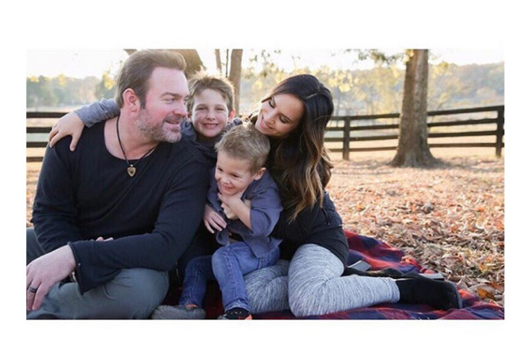 Lee Brice and Family Reveal Baby's Gender | Country Music Rocks