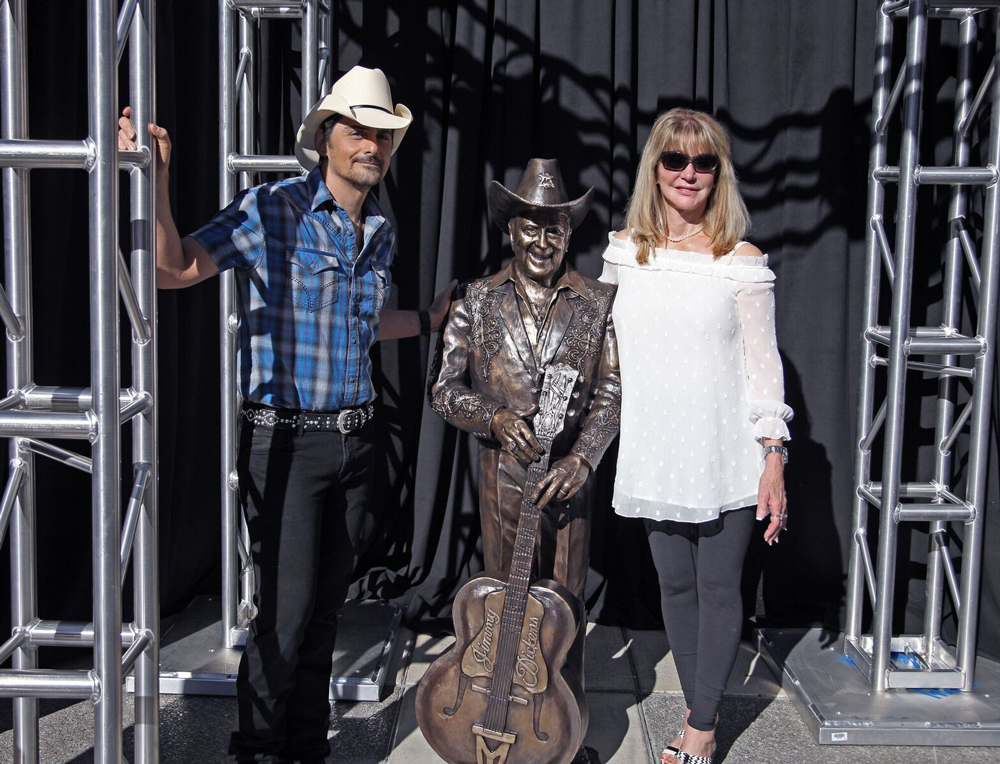 Brad Paisley Little Jimmy Dickens Statue Ryman Auditorium