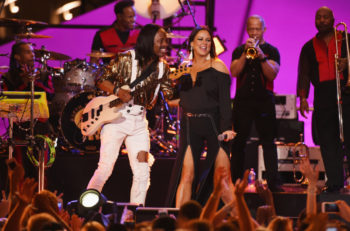 CMT Crossroads Earth Wind & Fire with Sara Evans
