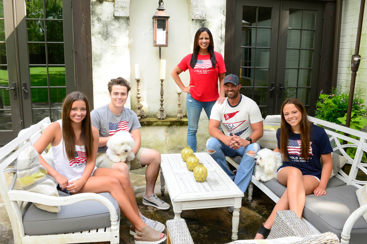 Sara Evans and Family Wear Old Navy Flag Tees | Country Music Rocks