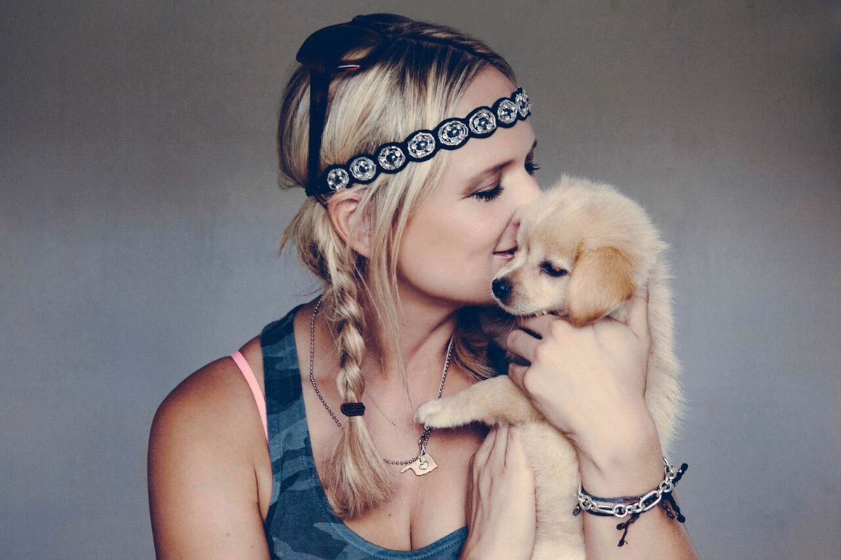 Miranda Lambert with dog Bellamy